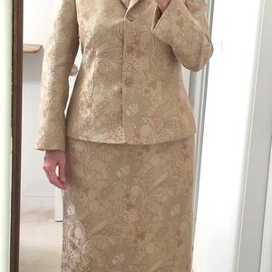 Ladies Skirt Suit in size 12
